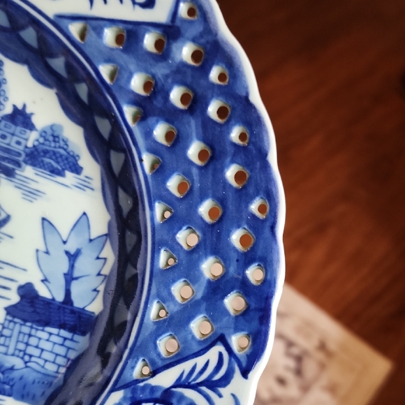 Vintage Porcelain Asian Countryside Blue and White Reticulated Decorative Plate - Picture 7 of 11